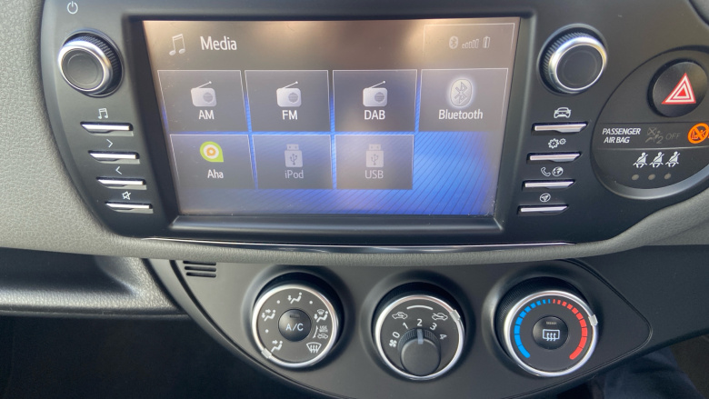 Toyota Yaris 1.5 VVT-i Icon Tech 5dr Petrol Hatchback